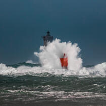 © Philip Plisson / Plisson La Trinité / AA39421 Le phare du Four, tempête Zeus en 2017 - Nos reportages photos - Finistère