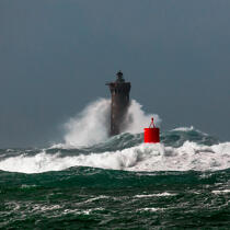 © Philip Plisson / Plisson La Trinité / AA39423 Le phare du Four, tempête Zeus en 2017 - Nos reportages photos - Signalisation maritime