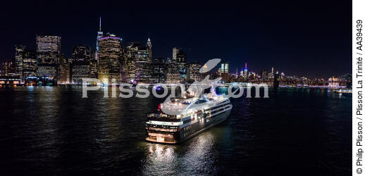 Escale à New-York - © Philip Plisson / Plisson La Trinité / AA39439 - Nos reportages photos - Transport maritime